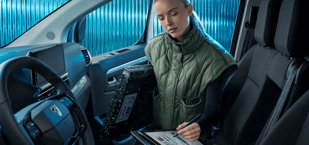 PEUGEOT_E-EXPERT_2410GJ_502_FR_D_Step3_626x294_compressed.png